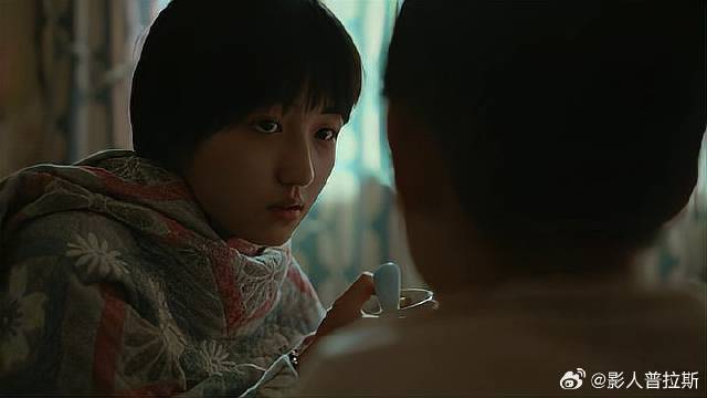 弟弟以为姐姐生病 热水泡生姜给她喝，下秒一句话泪目