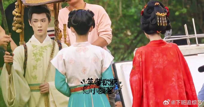 ber~这个李云瑞好像要把萌恣意吃了~依然是时刻关心的