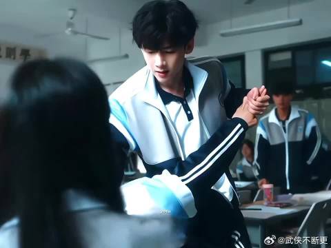 这一声“啧”不像演的