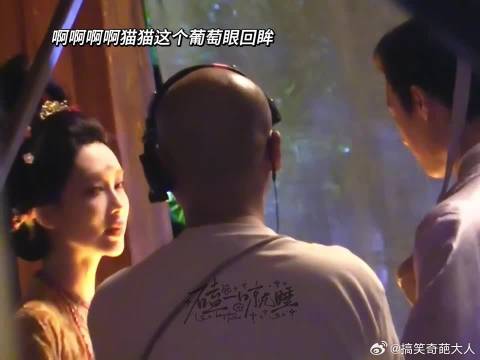 两个人的结界又开启了 眼里只有对方