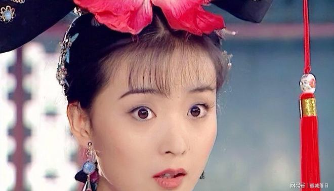 王艳晒19岁儿子近照，球球已高过妈妈颜值出众
