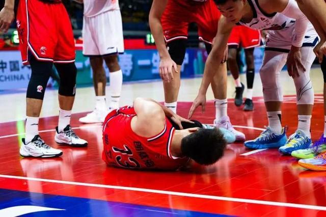 CBA｜郭艾伦左膝前交叉韧带完全断裂，赛季提前报销