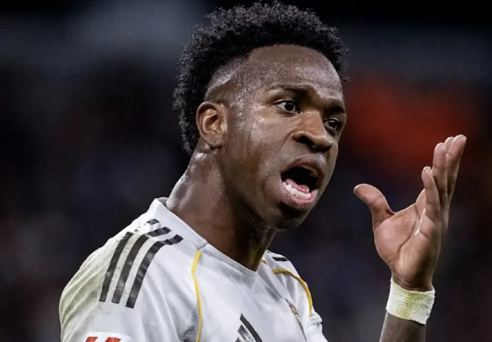 揪出皇马头号罪人！1.5亿熊皇2次失误导致2个丢球 踢飞20米大单刀