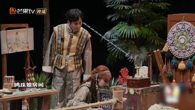 吴昕秒拆李维嘉套路称镜子太美