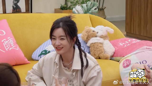 祝绪丹独自坐飞机，偶遇狂热粉丝，被陈昊宇老板霸气解围