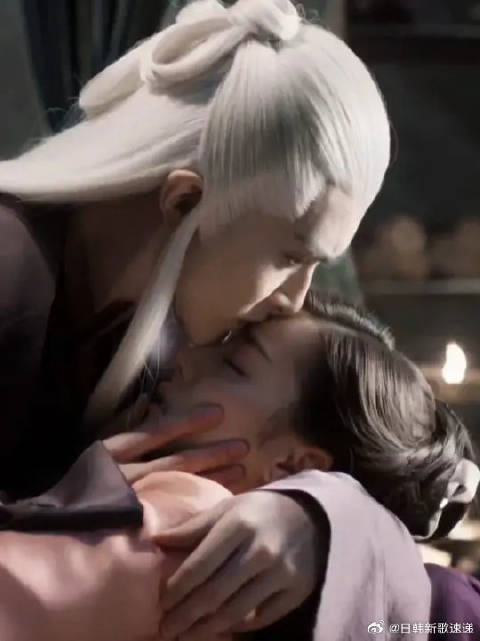 终究还是动了情，高岭之花被拉下神坛