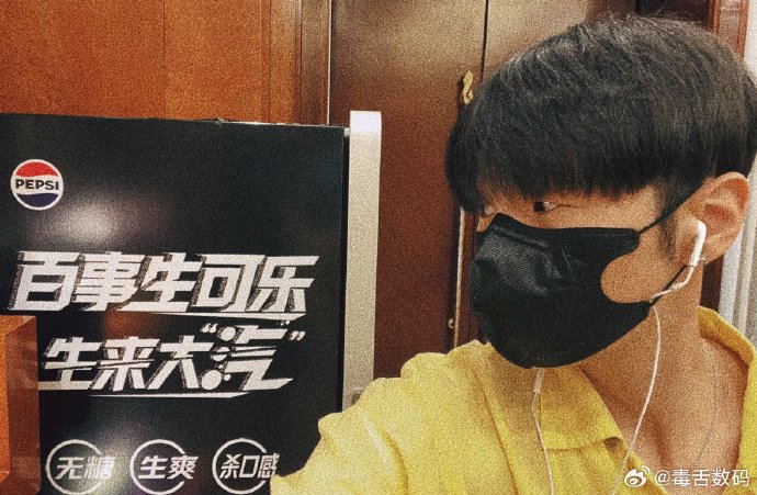 李荣浩偏好有线耳机“不用充电”的理由，具体引发了哪些使用痛点共鸣？