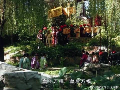 宜修作为上位者看着妃嫔们俯首时的小表情