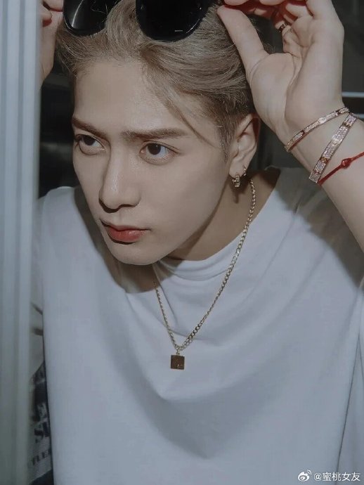 王嘉尔未来的国际事业发展计划是什么？