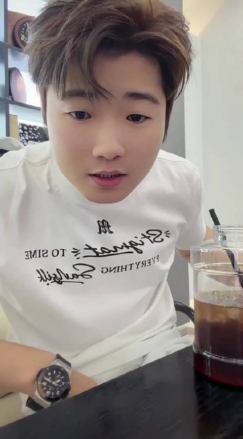 白小白谈歌曲走红现象，称真心喜欢的歌不用硬推