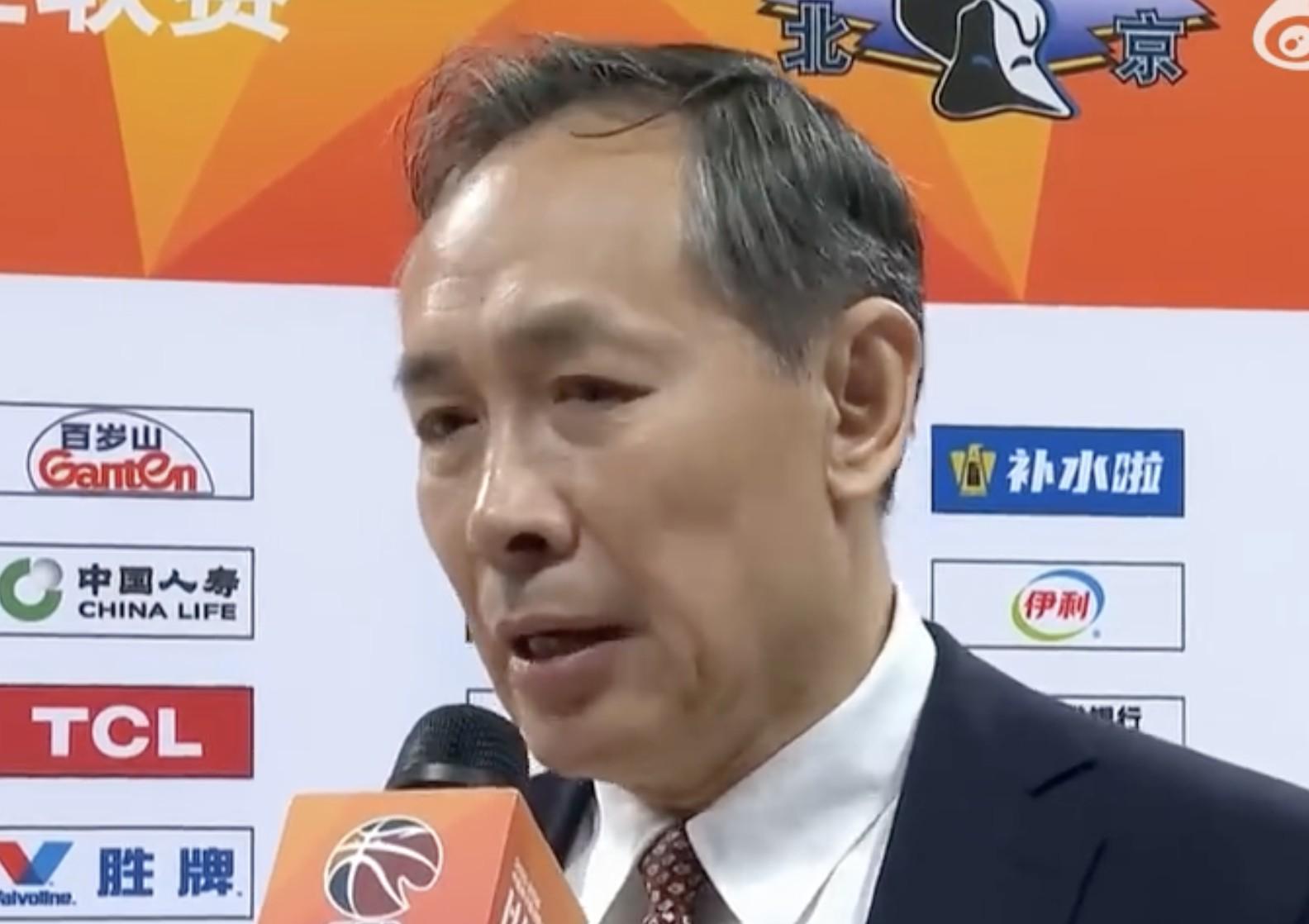 许利民：第三节末段执行教练策略不够坚决，整体比上轮有进步