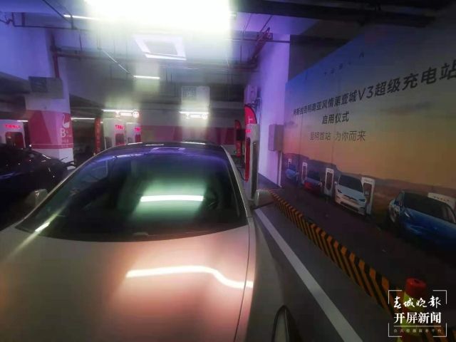 特斯拉昆明首座V3超级充电站投用