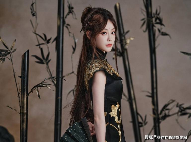 祝绪丹墨金旗袍侠女造型封神，中式江湖美学被她玩明白了