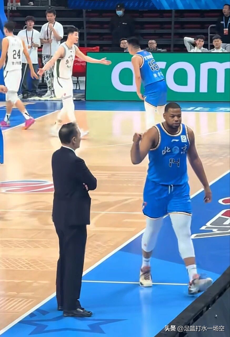 从许钟豪炮轰外援到贝兹利被开除：CBA外援底线何在？