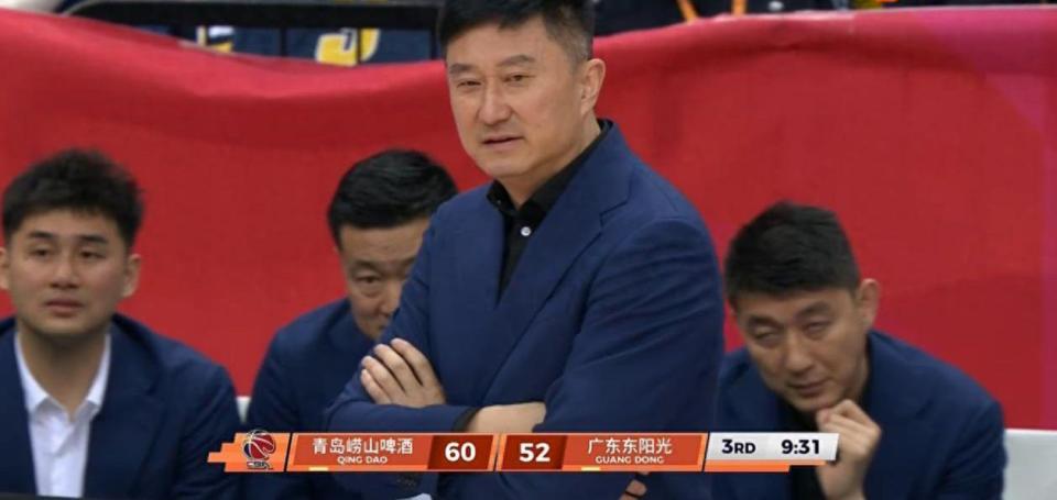 侥幸赢球，杜锋表扬一人！粤蜜心凉半截：听书记这么一说感觉完了