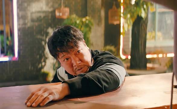 贾冰柳岩演绎打骂式恋爱笑翻观众