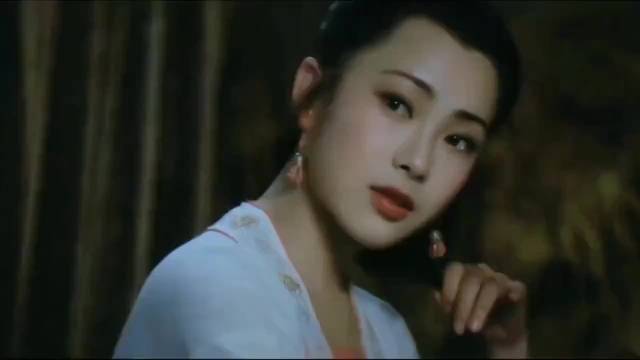黄秋燕与李连杰这组剑术对决，真的好养眼，阿杰你真的错了