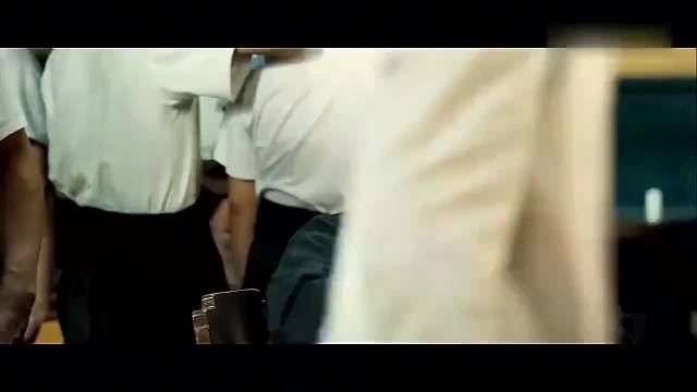 装逼不过一秒，下一秒就被打得狗啃泥