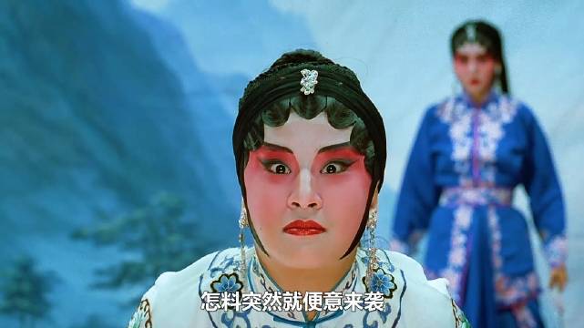 女人唱戏时突然便意来袭，只好让白蛇提前生孩子，就连法海也没逃过