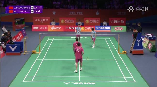 第一局 梁伟铿王昶19-21何济霆任翔宇 大比分0-1 第二局开始