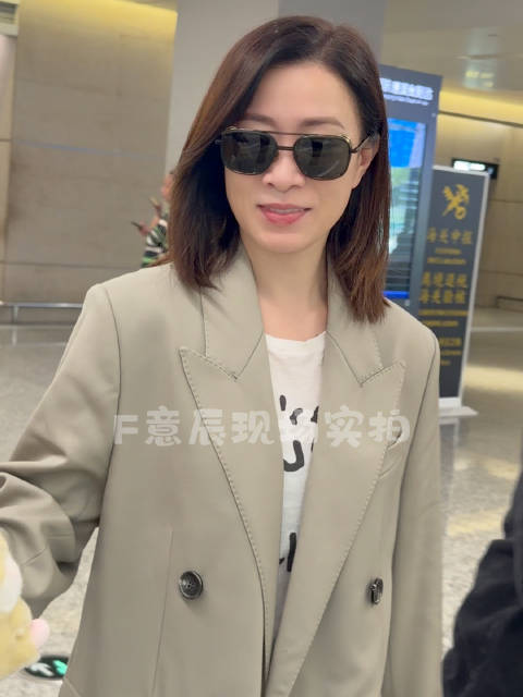 接到man姐啦，好飒啊，开心 佘诗曼正义女神