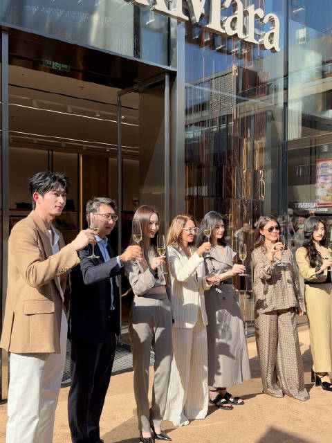 戚薇、蒋欣、沈月、王凯沐 同框亮相MaxMara剪彩仪式