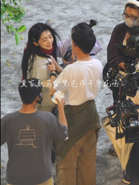 “我在这里，我在你昨天的梦里” 感受夏日清风，一则超级美萌的璐璐