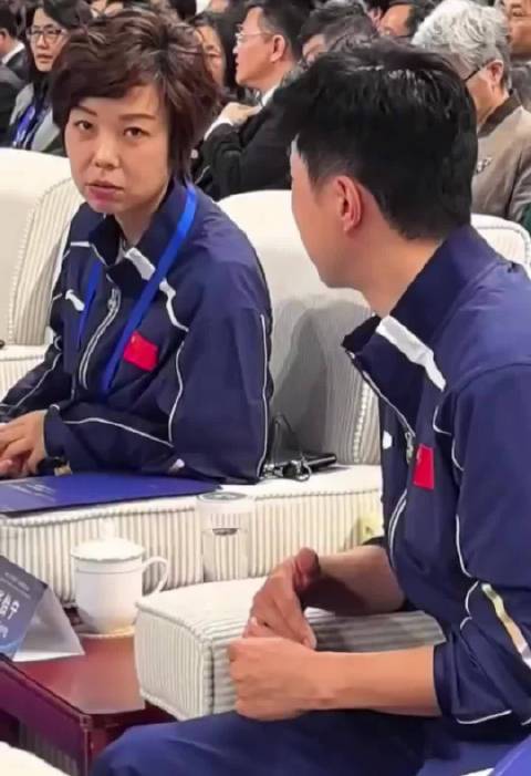 张怡宁马龙出席中美乒乓外交55周年纪念大会热聊