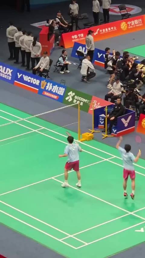亚锦赛男双梁王组合0-2不敌任何止步八强