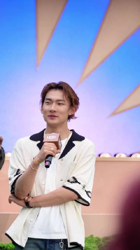 成都偶遇奥运冠军苏翊鸣！好阳光一男的～宋雨琦苏翊鸣现身成都
