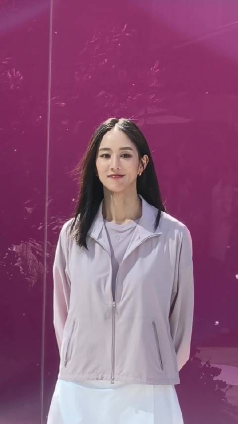 张钧甯叶诗文亮相迪桑特春日花海活动