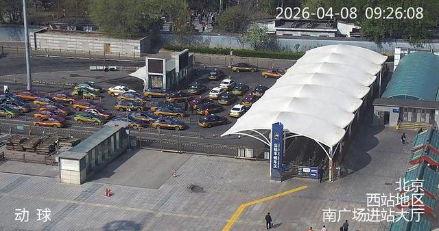 12345热线架起“连心桥”｜西站办快速找回旅客遗失挎包