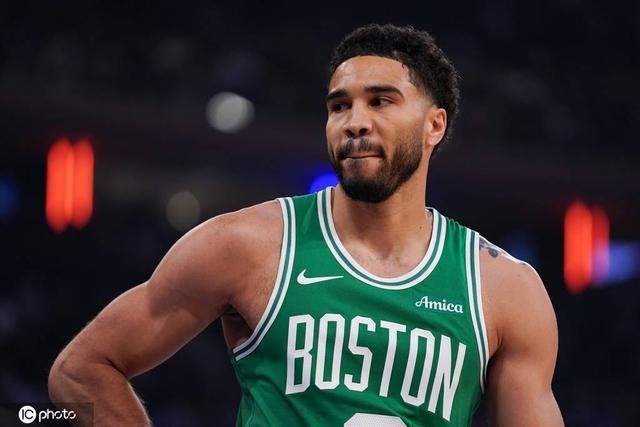 NBA常规赛主场作战的尼克斯以112-106击败凯尔特人，尼克斯4连胜