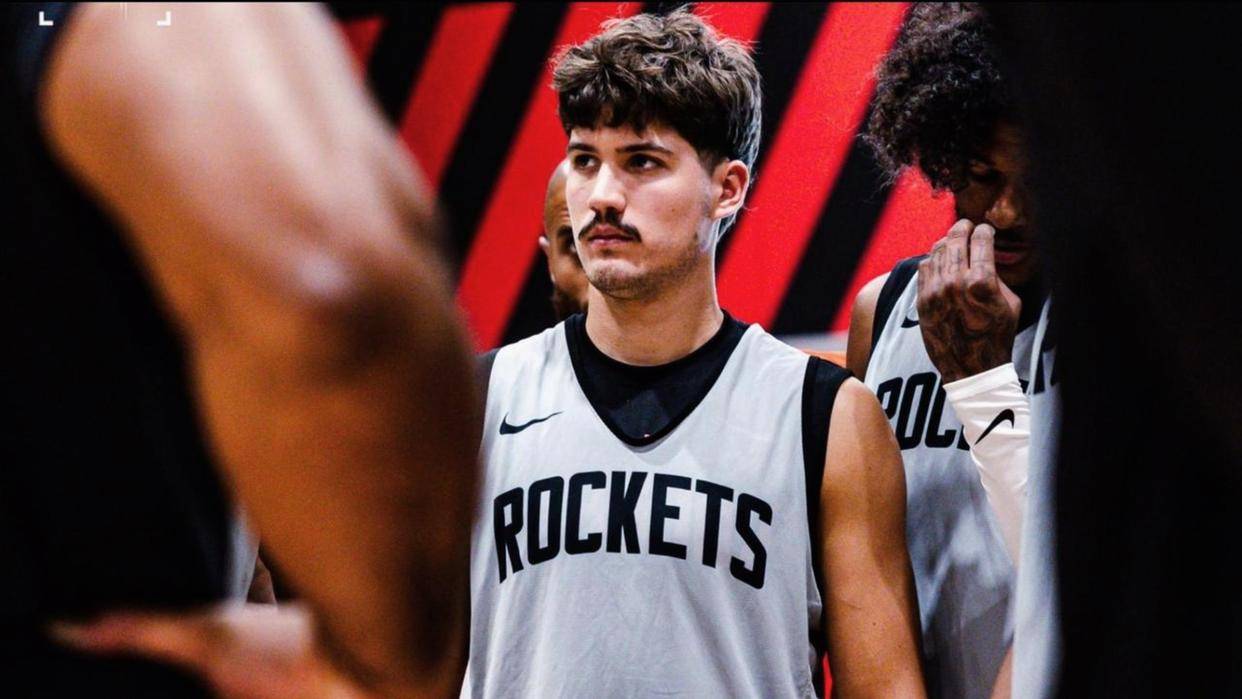 谢泼德一打勇士就来劲，第三节关键三分连砍7分助火箭缩小分差，末节果断出手反超比分，成为火箭压制勇士的重要功臣