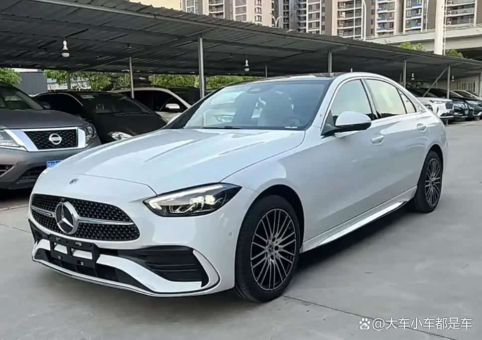 狂降12万仍卖不动?奔驰C级光环不再,问题出在哪?