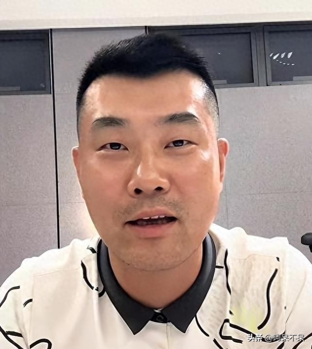 王仕鹏现状：全家定居广东，超模妻子风韵犹存，已是大学副教授