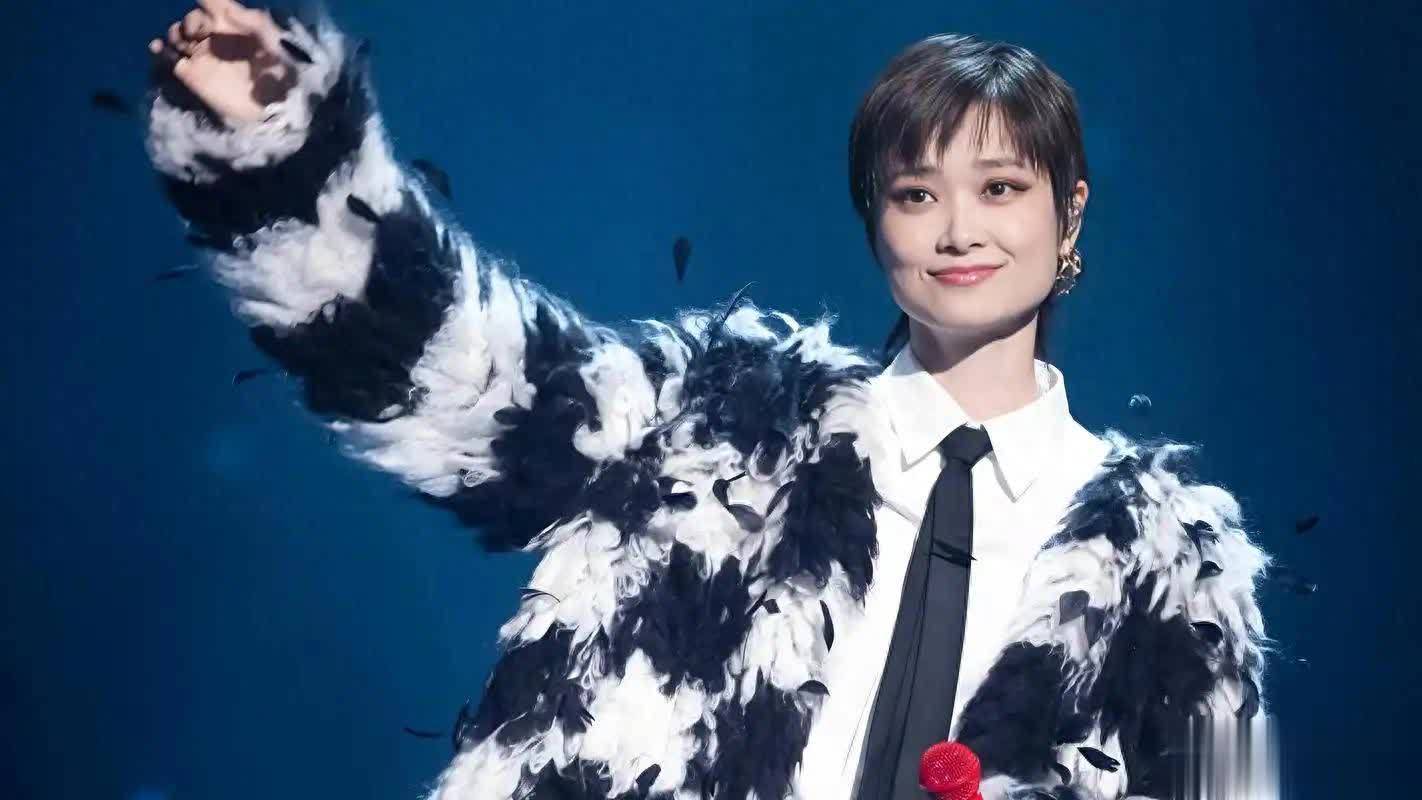 李宇春热度不高却咖位大,还能一直红火,原因何在?