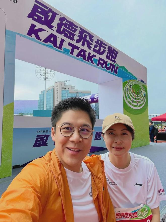 何超瓊郭晶晶谷愛凌激罕同框亮相,三代頂尖女性力量匯聚巾幗論壇