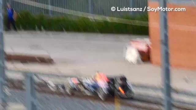 红牛F1赛车现身马德里铁轨行驶