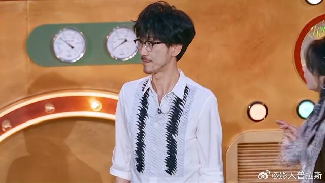 周传雄一件衣服穿30年，周深惊呆，在线求不泛黄教程！
