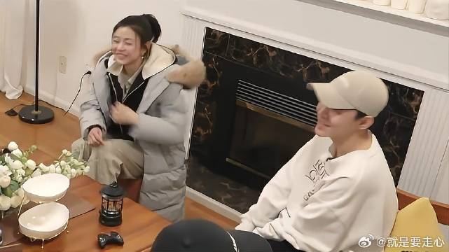 怪不得陈妍希出来赚钱！原来陈晓把老婆孩子放弃了