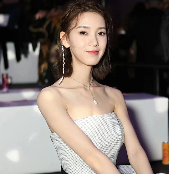 《乘风2026》陈瑶一公舞台颠覆自我，从甜妹到辣妹上演惊艳反差