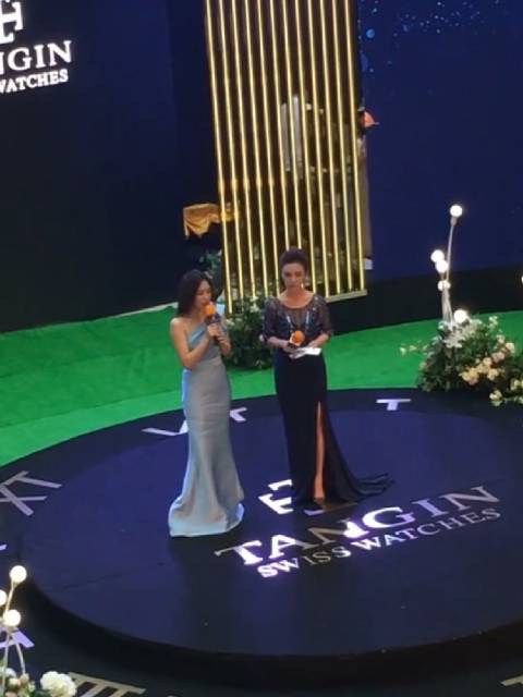 秦岚早年活动视频曝光，高贵大方形象获赞