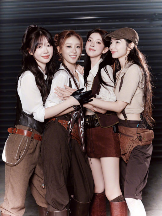 张月与队友陈瑶、徐梦洁、代斯在训练中的配合和默契如何？