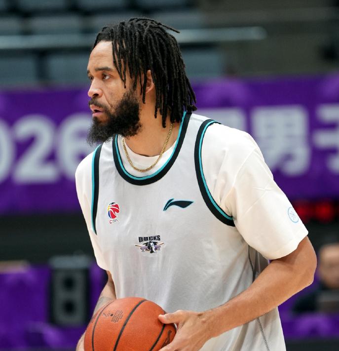 84-65！北京大胜北控他却成最尴尬之人，京迷：上场越少球队越顺