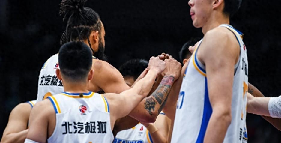 麦基和怀特塞德的CBA首碰，周琦对王哲林，古德温成胜负手？