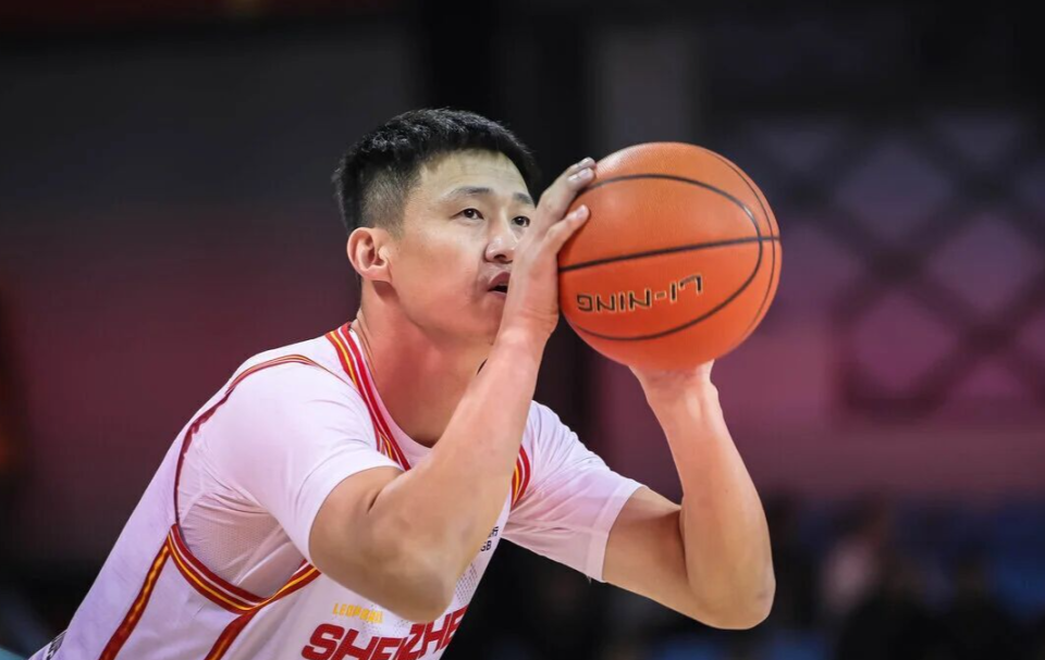 周鹏因伤缺阵无缘800场里程碑 媒体人：他是CBA最长的河