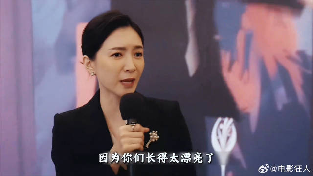 从背锅侠到挑战者：女人在直播中，扯下了公司的遮羞布
