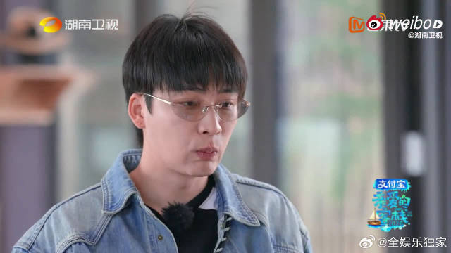 王鹤棣沈月尝秦岚特调果汁后沉默