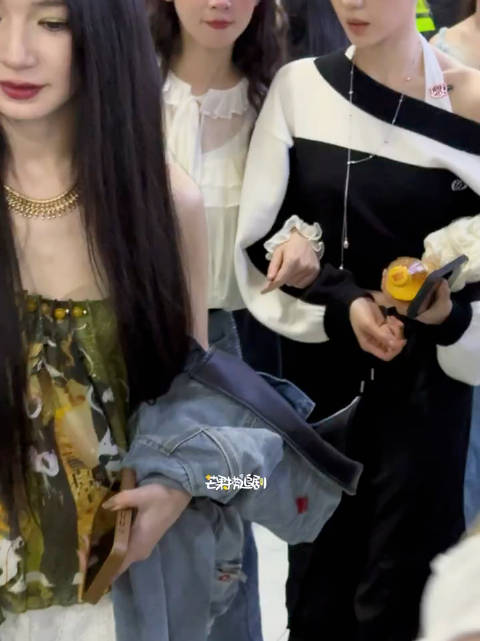 浪姐2026霍元甲组转场路透，徐梦洁代斯领队张月陈瑶牵手同行